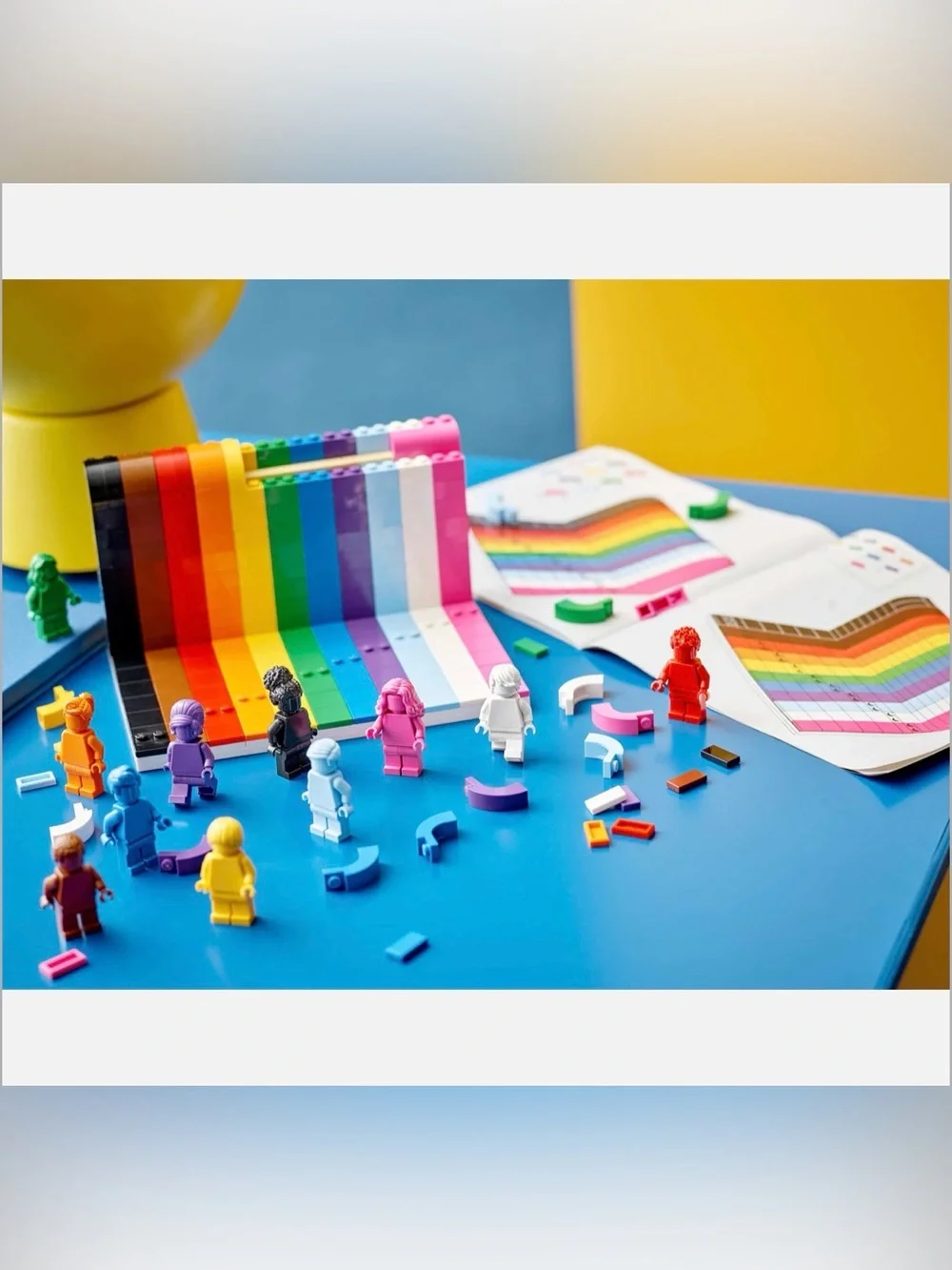 NWT LEGO Everyone Is Awesome 40516 Rainbow Display Set 346 Pieces